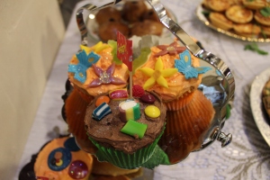 Mad Hatter cupcakes for a book themed tea party